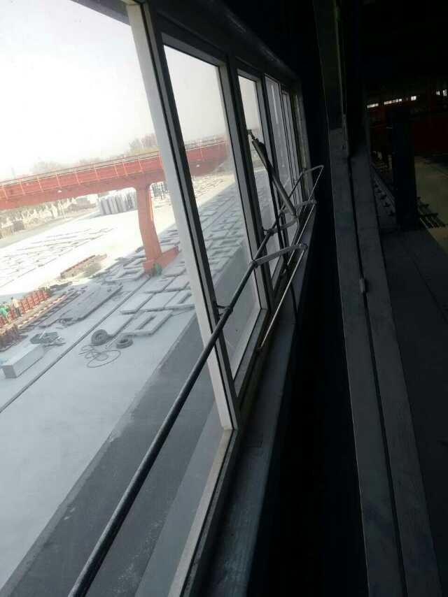 手搖曲臂式開窗器